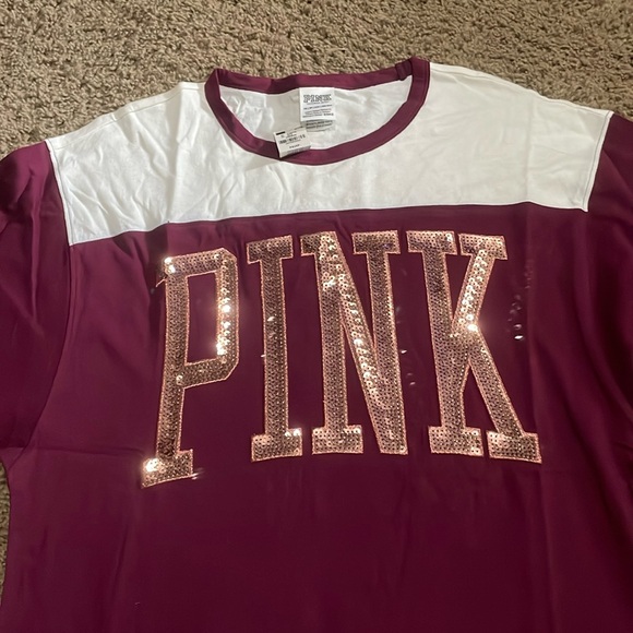 NWTs Ladies “PINK” sequin accent top. Maroon with cream upper part. Sz XS - Picture 2 of 12